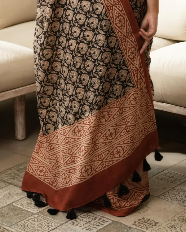 Black_Cotton_Dual_Print_Mul_Saree_For_Women